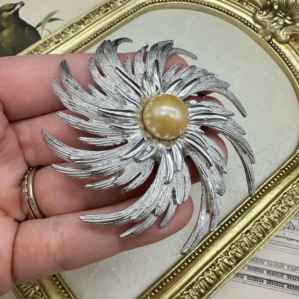 Vintage Jewelry Sarah Coventry Silver Tone Flower with Faux Pearl Brooch Pin - Picture 2 of 8